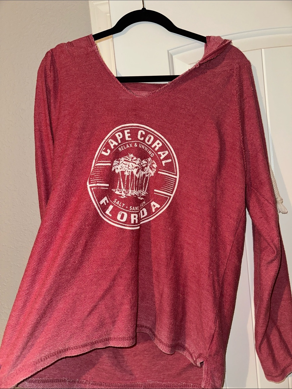 Cape Coral Florida Graphic Long-Sleeve Pullover Hoodie - Red/pink